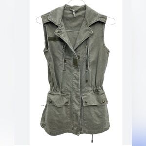 Willow & Clay army green vest M, six pocket utility vest, zip,Velcro,buttons